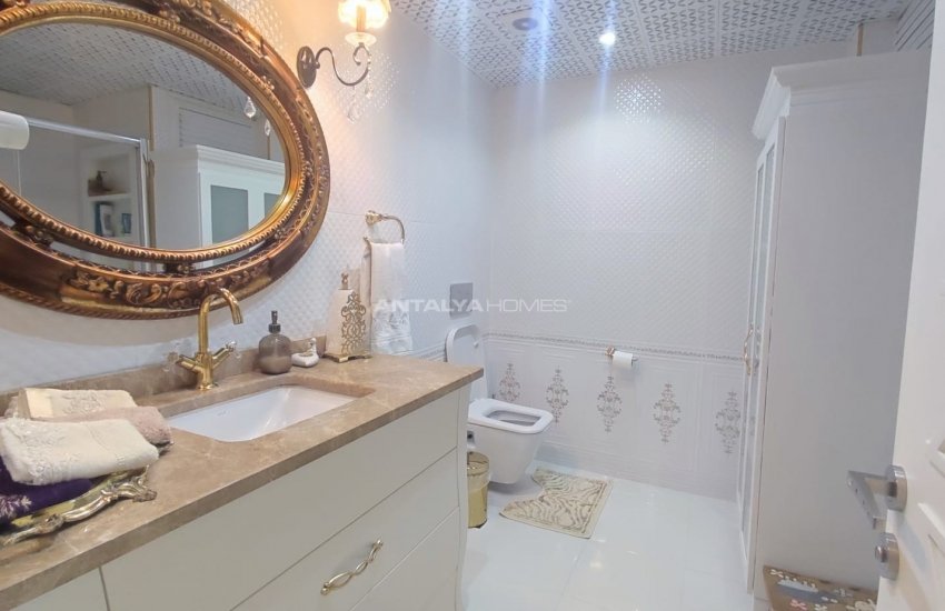 Contemporary Seafront Apartment in Muratpasa Antalya 28