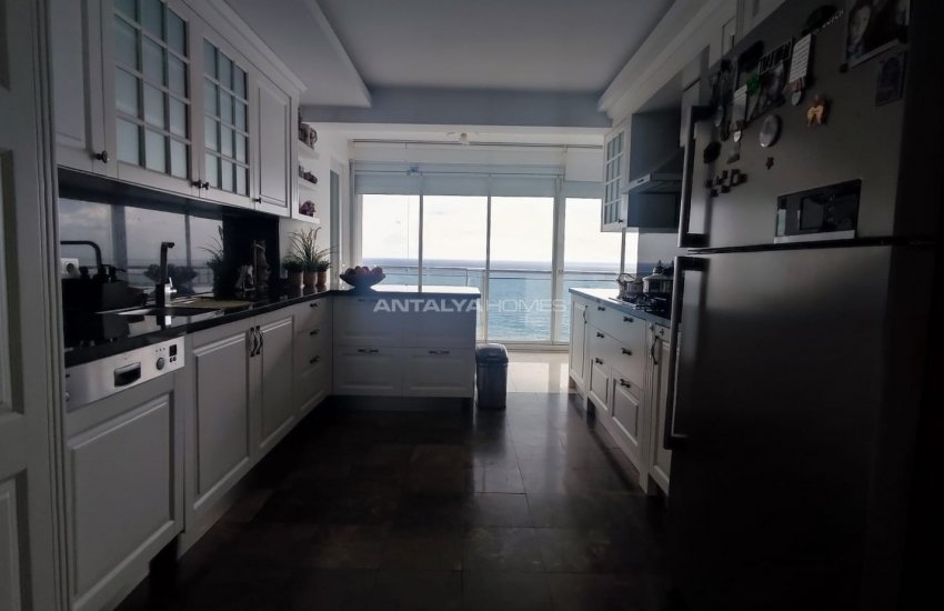 Contemporary Seafront Apartment in Muratpasa Antalya 18
