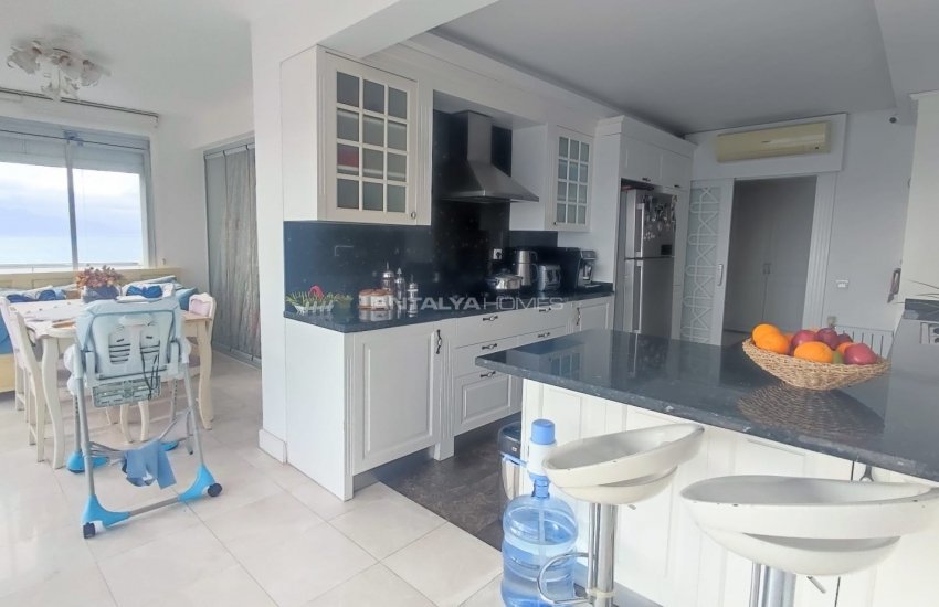 Contemporary Seafront Apartment in Muratpasa Antalya 19
