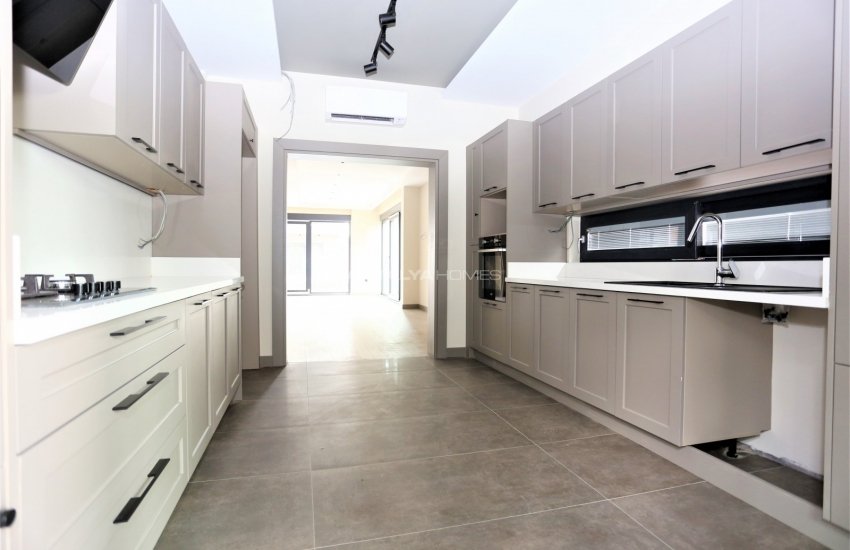 Luxurious Triplex Semi Detached Villa in Konyaalti Antalya 19