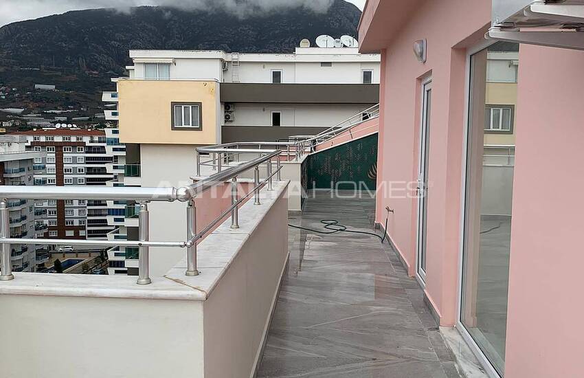 Sea View Penthouse in Complex with Pool and Sauna in Alanya 27