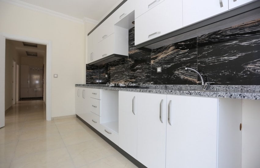 Modern Design Apartment with City View in Kizilarik Antalya 13