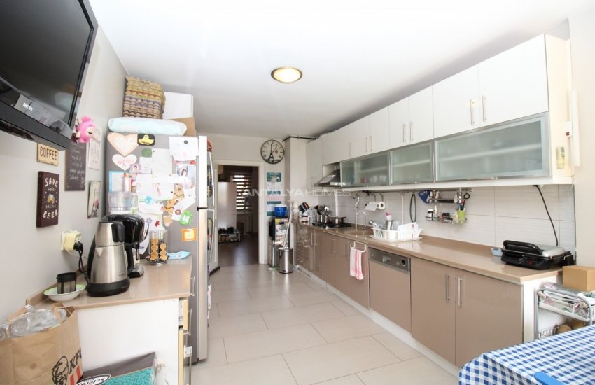 Seaside Apartment in a Secure Complex in Antalya Sirinyali 22