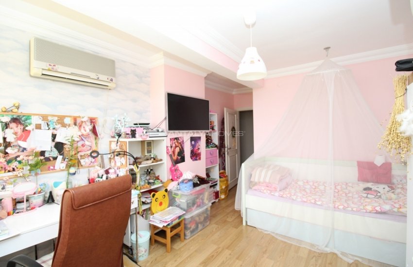 Seaside Apartment in a Secure Complex in Antalya Sirinyali 18