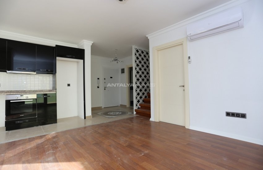 شقة دوبلكس بموقع مركزي بالقرب من البحر في ليمان كونيالتي 12