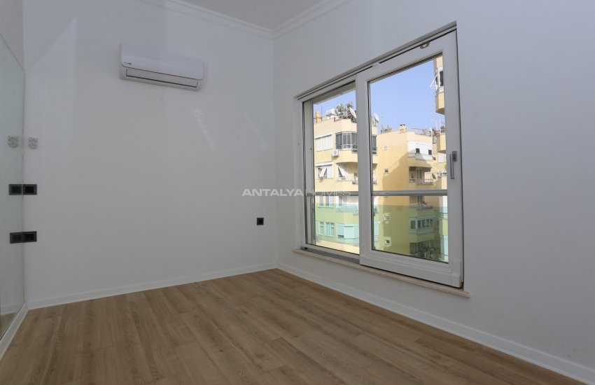 شقة دوبلكس بموقع مركزي بالقرب من البحر في ليمان كونيالتي 15