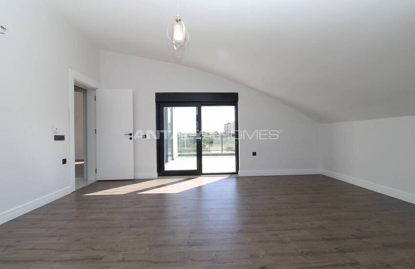 Antalya Muratpaşa’da Akıllı Ev Sistemi Bulunan İkiz Villa 31