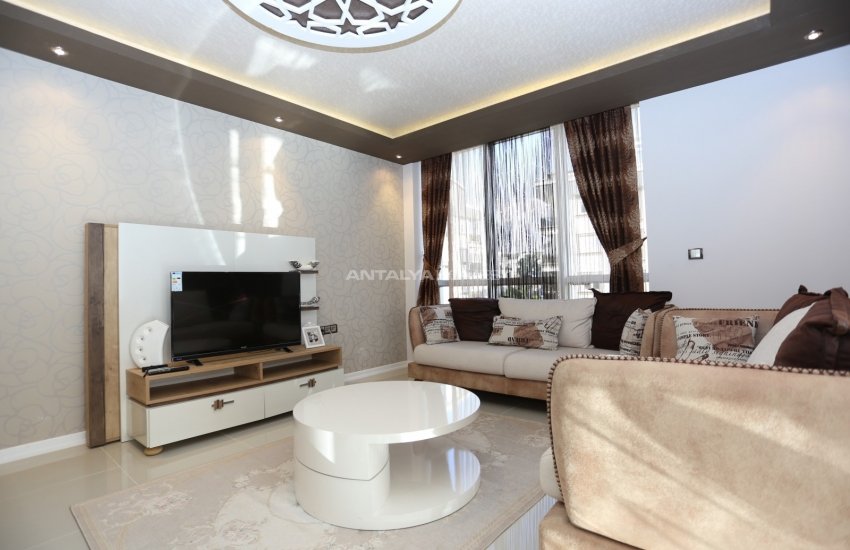 Contemporary Apartment with Mountain View in Antalya 12