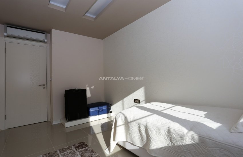 Contemporary Apartment with Mountain View in Antalya 21