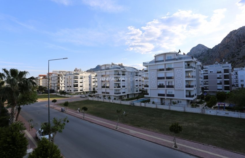 Contemporary Apartment with Mountain View in Antalya 24
