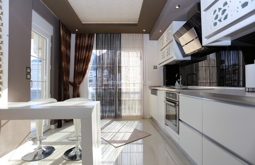 Contemporary Apartment with Mountain View in Antalya 14