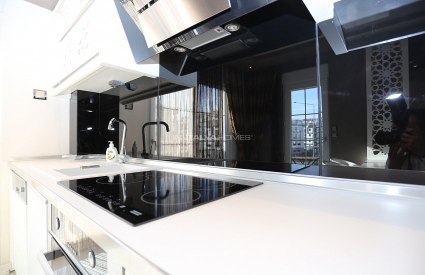 Contemporary Apartment with Mountain View in Antalya 16