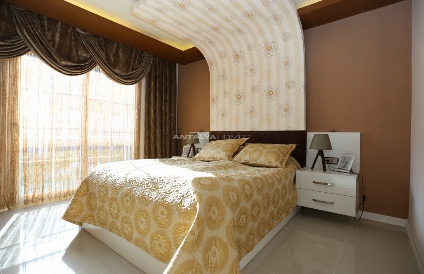 Contemporary Apartment with Mountain View in Antalya 17