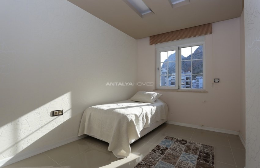 Contemporary Apartment with Mountain View in Antalya 19