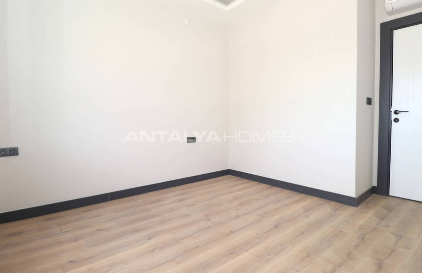 Apartments for Sale in a Secure Complex in Antalya Altintas 17