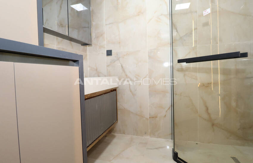 Apartments for Sale in a Secure Complex in Antalya Altintas 18