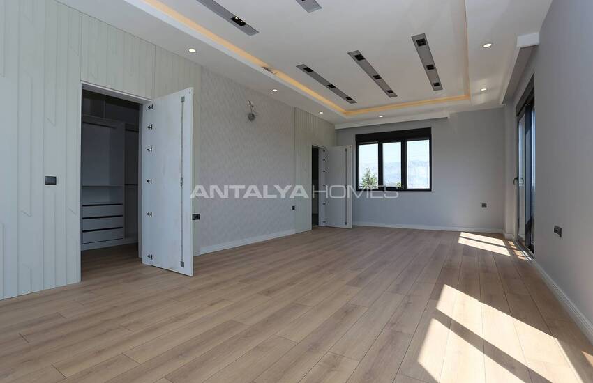 Spacious Villa with 4 En-suite Bathrooms in Dosemealti 22