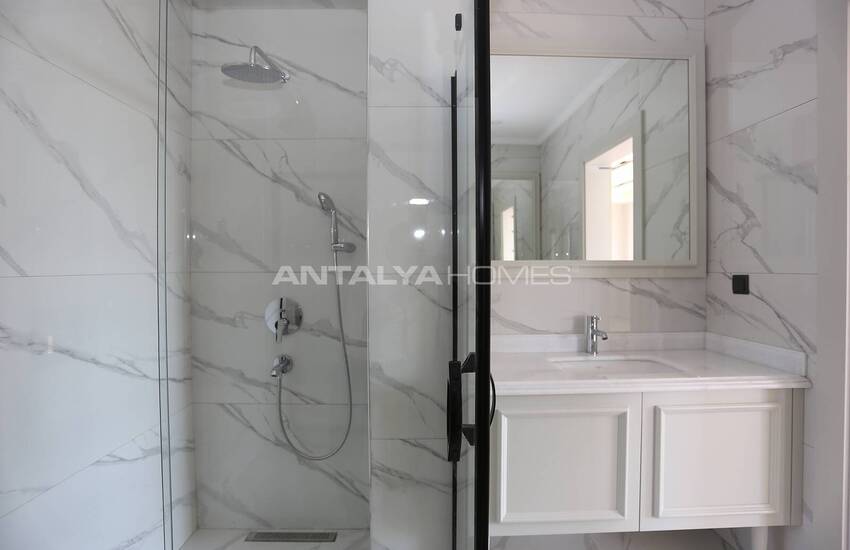 Spacious Villa with 4 En-suite Bathrooms in Dosemealti 25