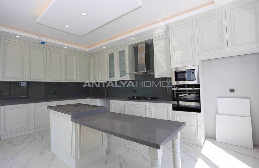 Spacious Villa with 4 En-suite Bathrooms in Dosemealti 16