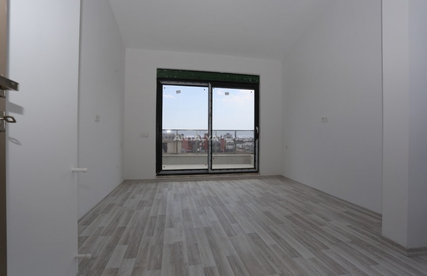 Antalya Muratpaşa'da Denize Yürüme Mesafesinde Daire 23