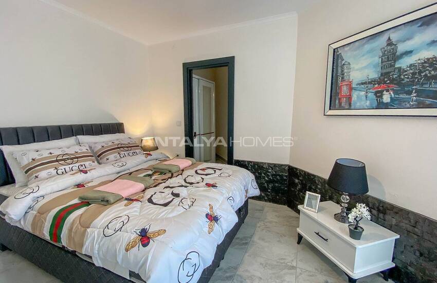 Real Estate in Project with Swimming Pool in Mahmutlar Alanya 24