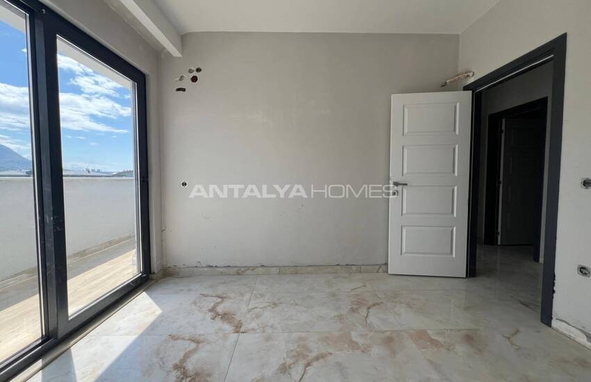 Real Estate in a Complex with Swimming Pool in Alanya Oba 12