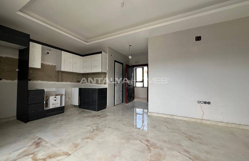 Real Estate in a Complex with Swimming Pool in Alanya Oba 7