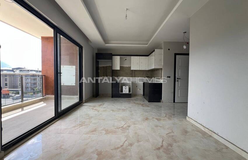 Real Estate in a Complex with Swimming Pool in Alanya Oba 6