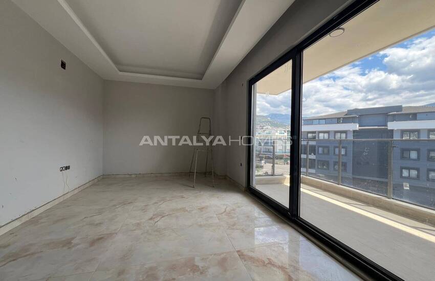 Real Estate in a Complex with Swimming Pool in Alanya Oba 11