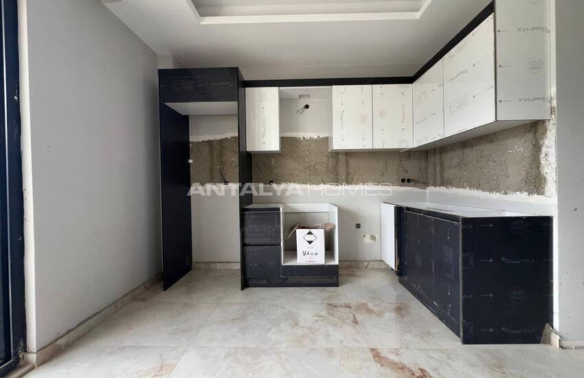 Real Estate in a Complex with Swimming Pool in Alanya Oba 9