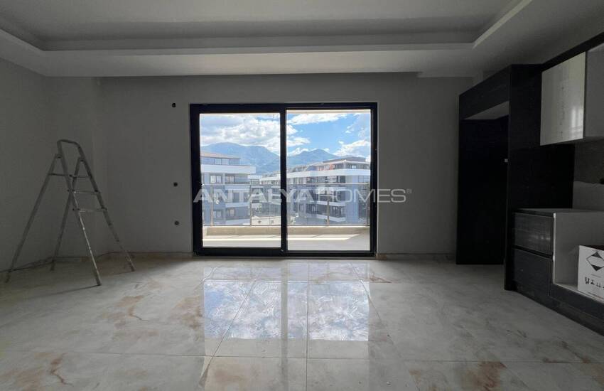 Real Estate in a Complex with Swimming Pool in Alanya Oba 8
