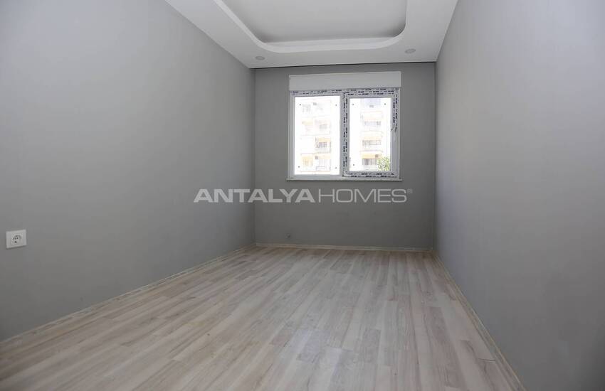 Spacious Apartments with Closed Parking Lot in Muratpaşa 21