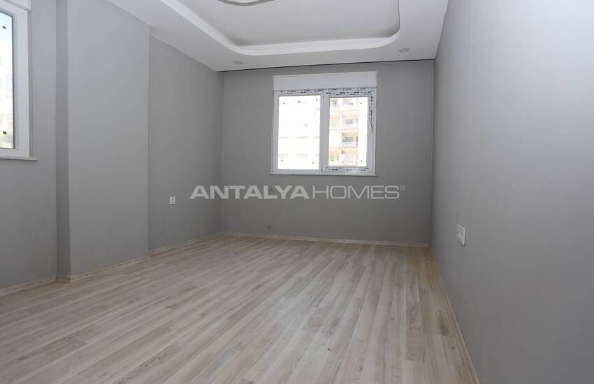 Spacious Apartments with Closed Parking Lot in Muratpaşa 23