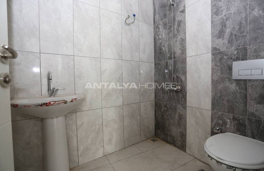 Spacious Apartments with Closed Parking Lot in Muratpaşa 26