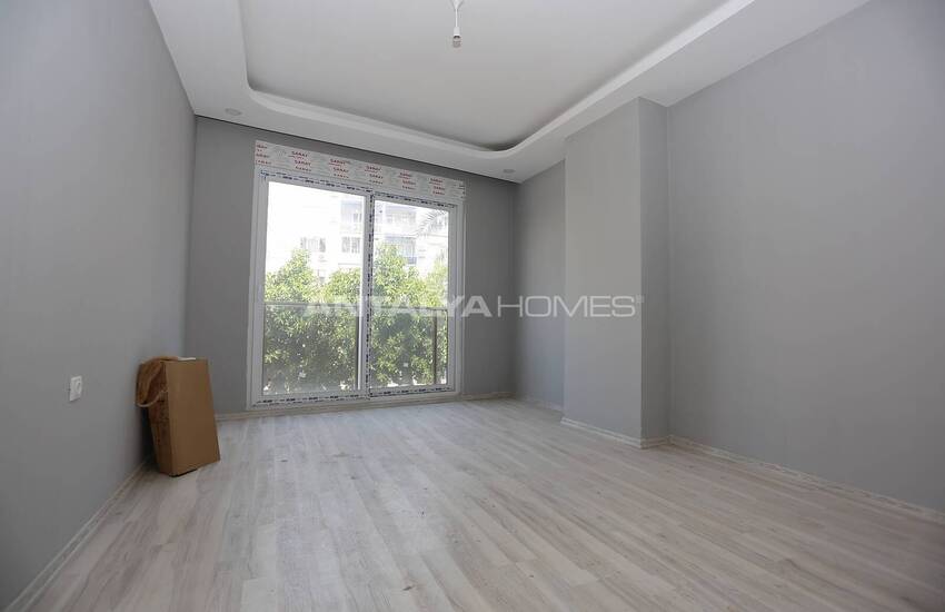 Spacious Apartments with Closed Parking Lot in Muratpaşa 18