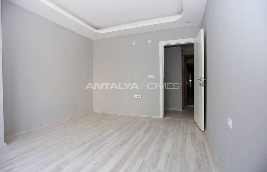 Spacious Apartments with Closed Parking Lot in Muratpaşa 20