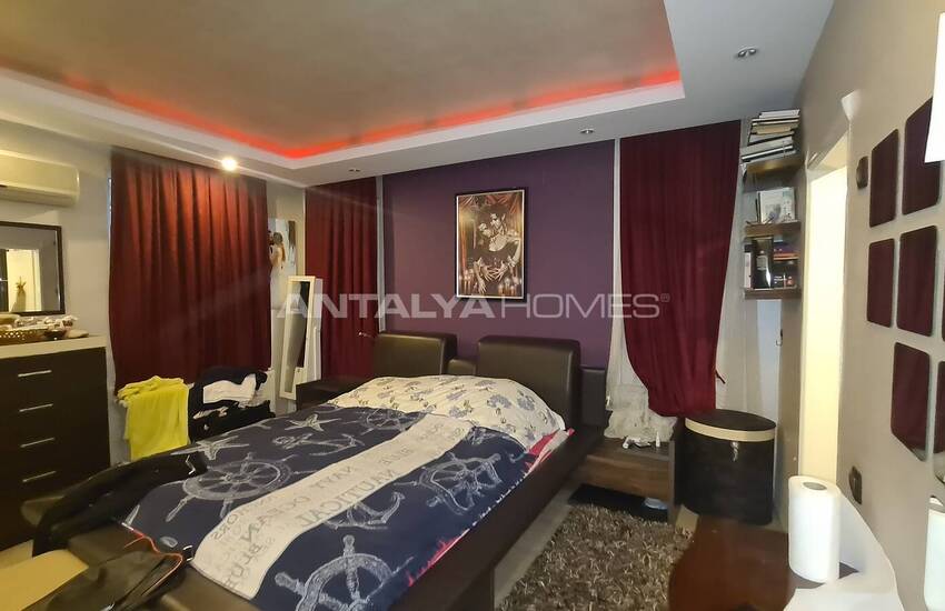 Spacious Apartment in a Complex with Swimming Pool in Muratpasa 27