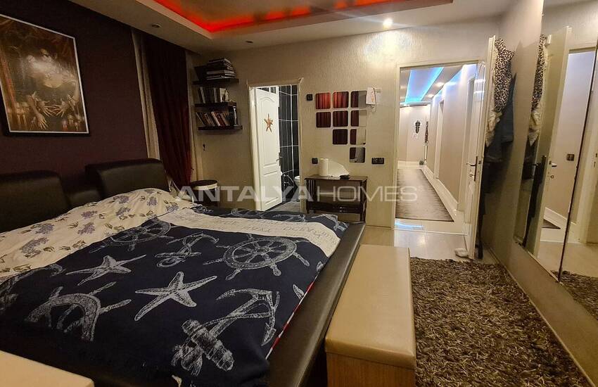 Spacious Apartment in a Complex with Swimming Pool in Muratpasa 28