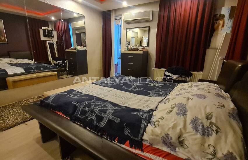 Spacious Apartment in a Complex with Swimming Pool in Muratpasa 29