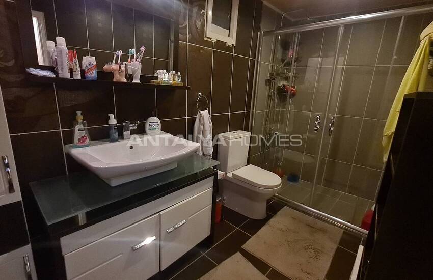 Spacious Apartment in a Complex with Swimming Pool in Muratpasa 30