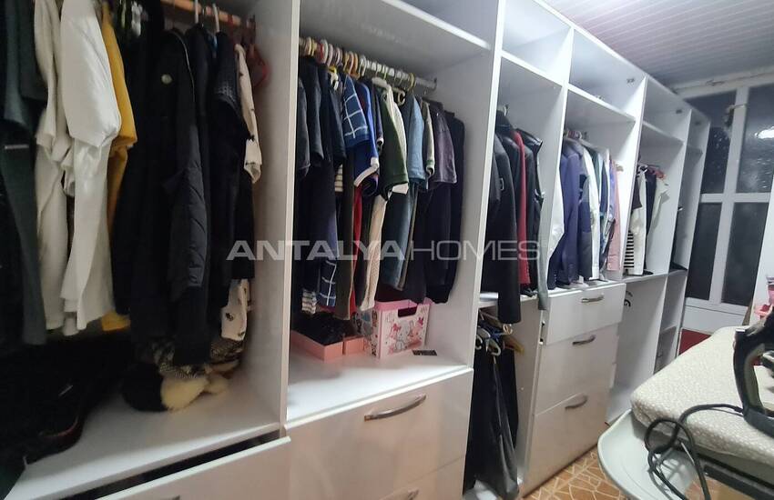 Spacious Apartment in a Complex with Swimming Pool in Muratpasa 32