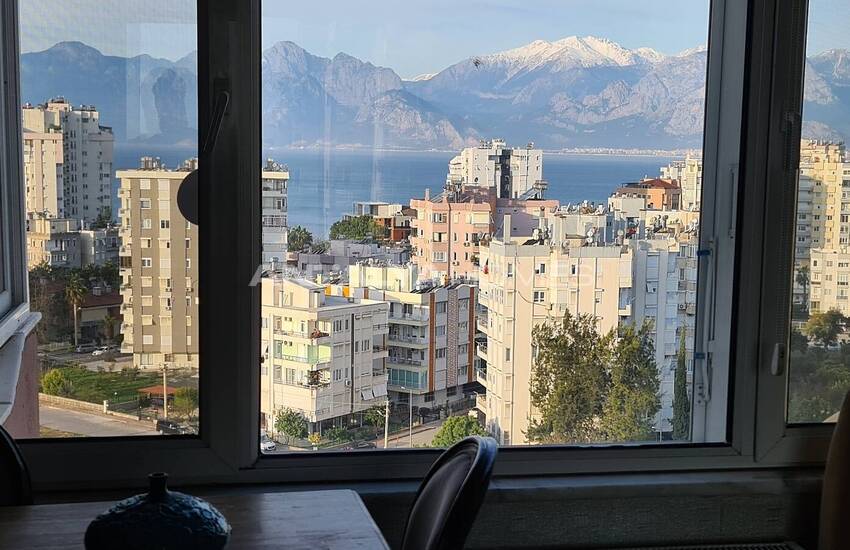 Spacious Apartment in a Complex with Swimming Pool in Muratpasa 35