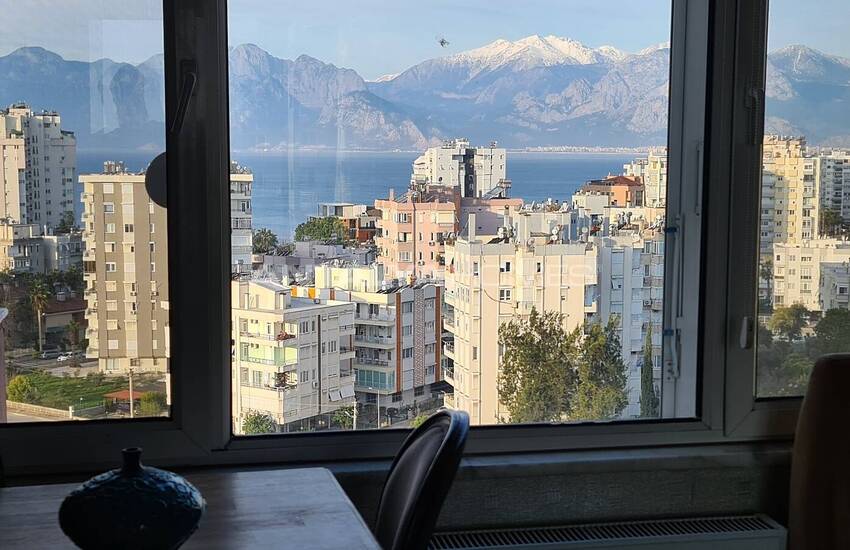 Spacious Apartment in a Complex with Swimming Pool in Muratpasa 36