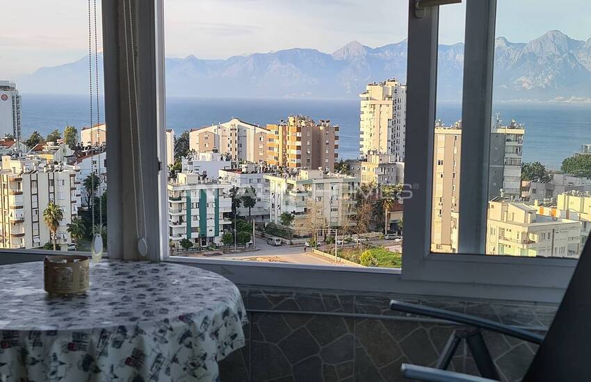 Spacious Apartment in a Complex with Swimming Pool in Muratpasa 41