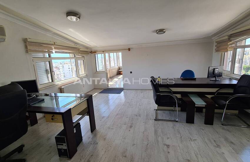 Spacious Apartment in a Complex with Swimming Pool in Muratpasa 46