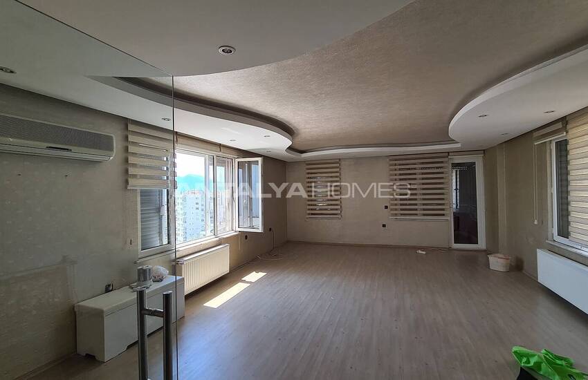 Spacious Apartment in a Complex with Swimming Pool in Muratpasa 50