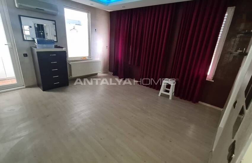 Spacious Apartment in a Complex with Swimming Pool in Muratpasa 53