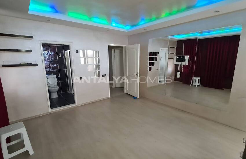 Spacious Apartment in a Complex with Swimming Pool in Muratpasa 54