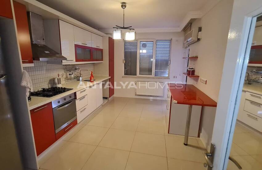 Spacious Apartment in a Complex with Swimming Pool in Muratpasa 56