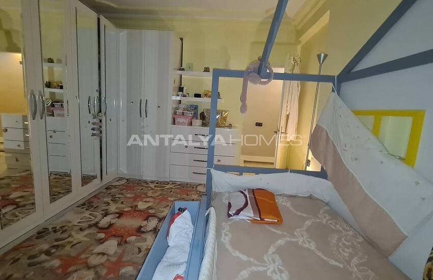 Spacious Apartment in a Complex with Swimming Pool in Muratpasa 25